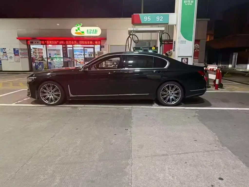 BMW 7 Series 2022 — Şəkil 8/9