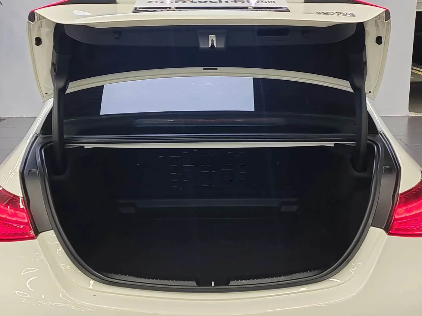 Mercedes-Benz C-Class 2024 — Photo 20/20