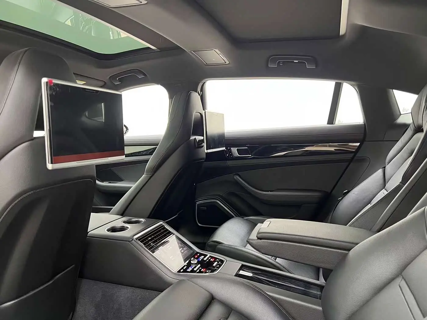 Porsche Panamera 2018 — Фото 20/20