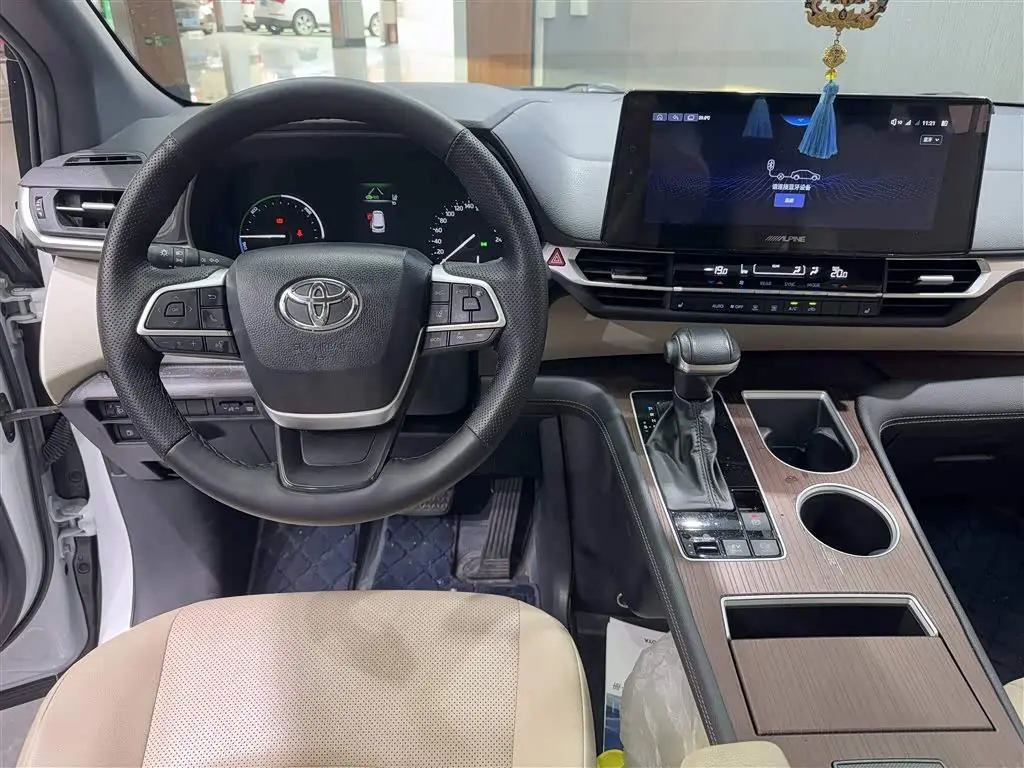 Toyota Sienna 2022 — Şəkil 15/19