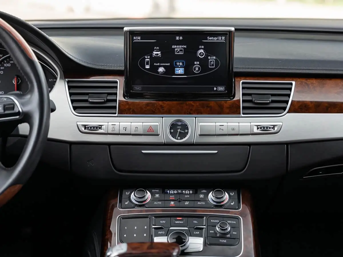 Audi A8 2013 — Photo 14/20