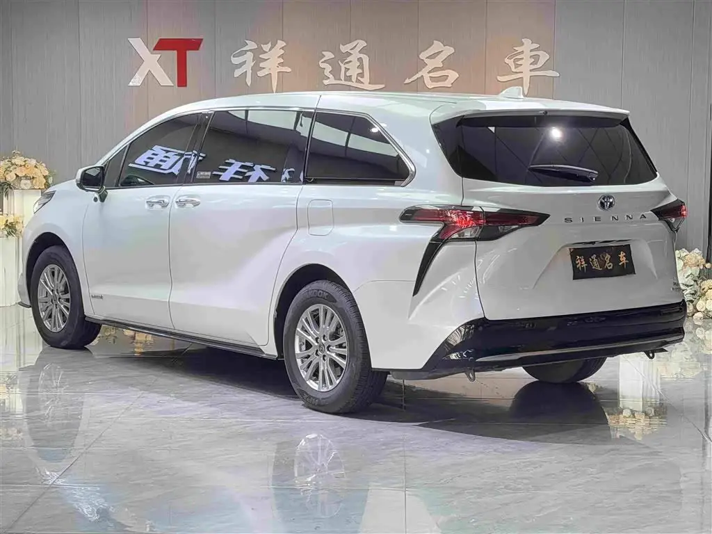 Toyota Sienna 2022 — Şəkil 17/19