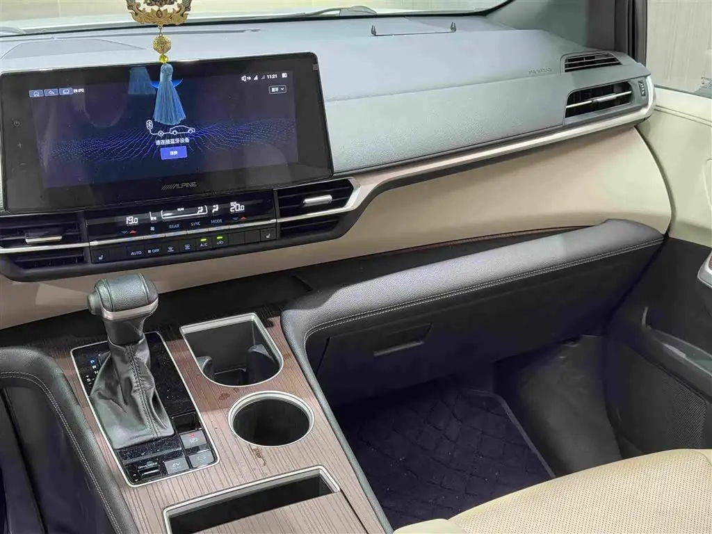Toyota Sienna 2022 — Şəkil 14/19