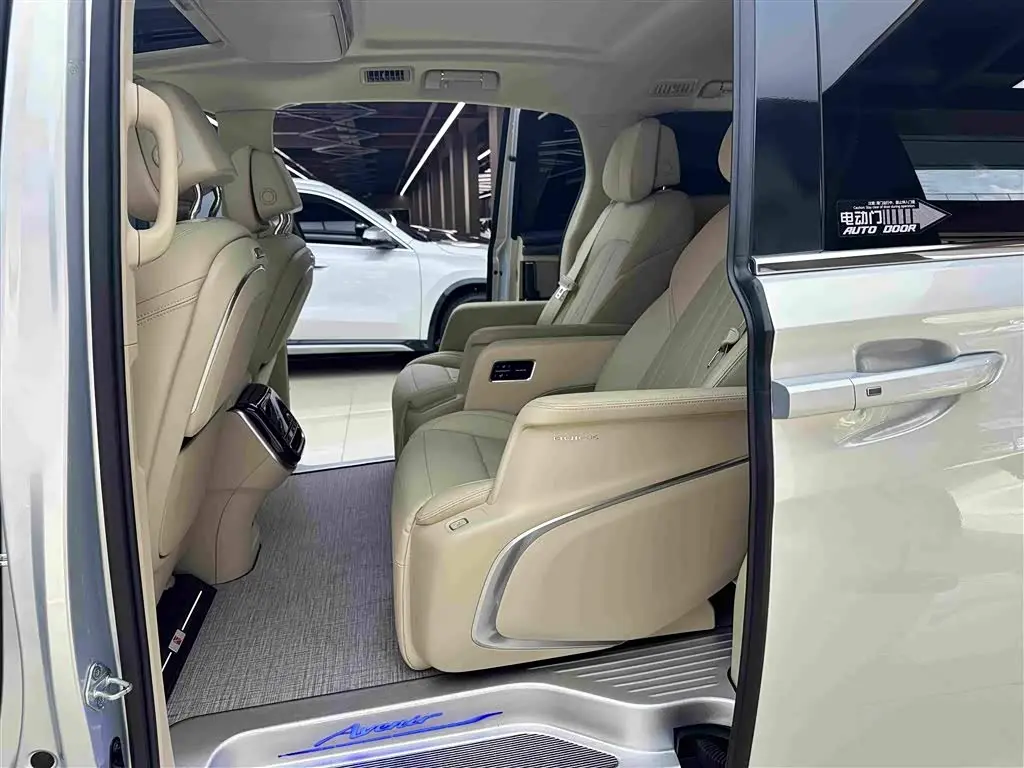 Buick GL8 New Energy 2025 — Фото 11/20