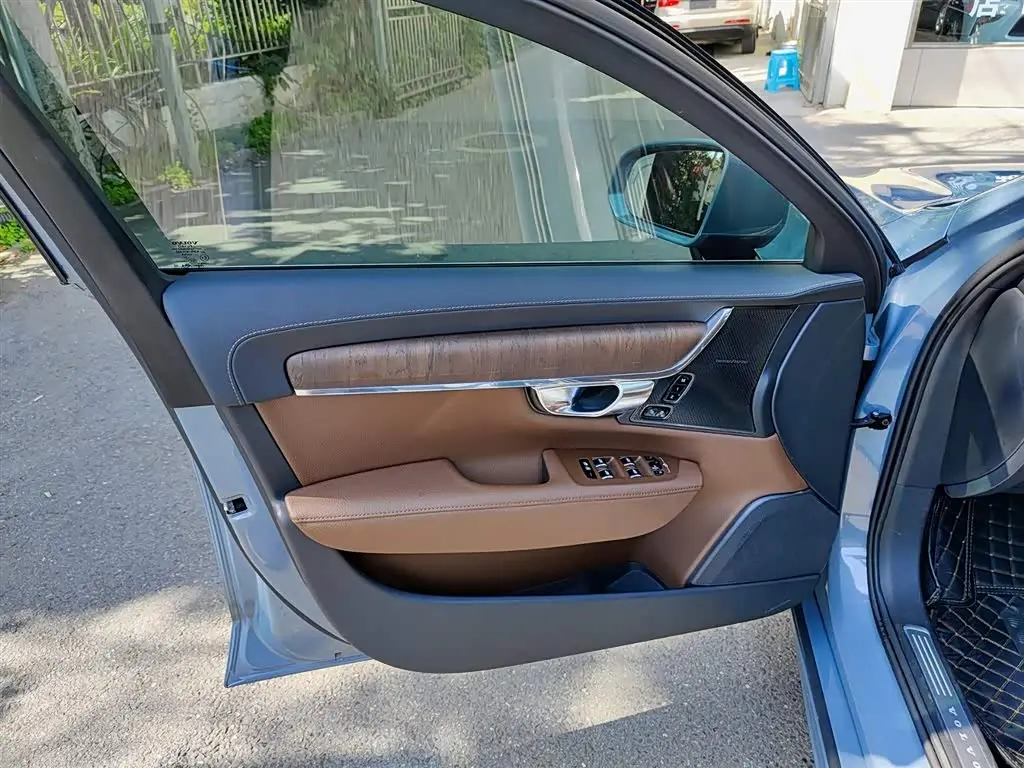 Volvo S90 2021 — Photo 6/11