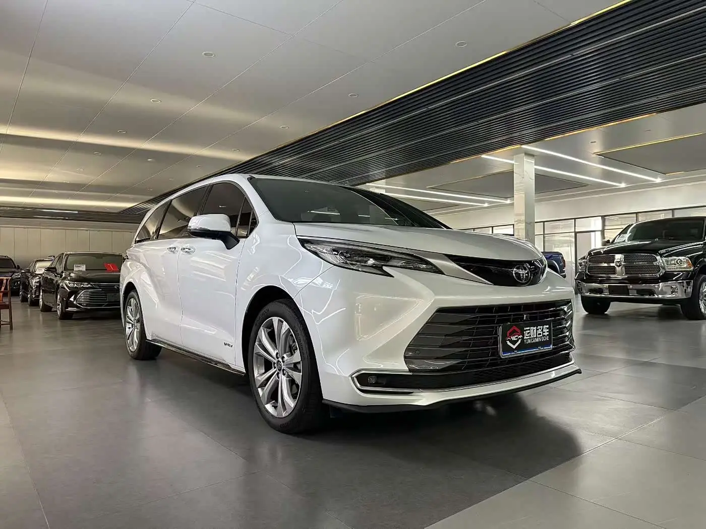 Toyota Sienna 2024 — Photo 3/9