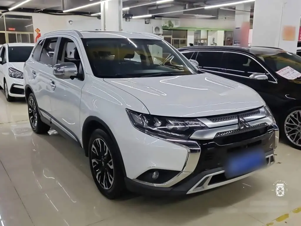 Mitsubishi Outlander 2021 — Şəkil 4/20