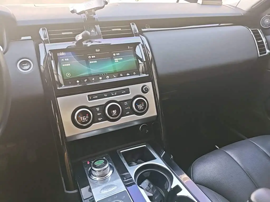 Land Rover Discovery 2018 — Şəkil 13/20