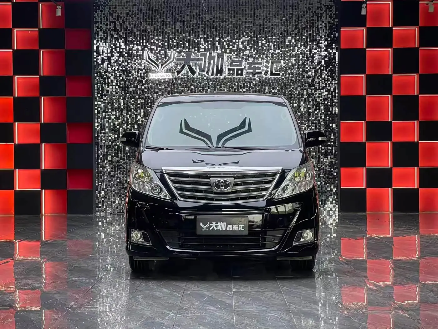 Toyota Alphard 2013 — Photo 2/14