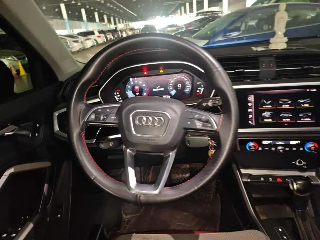 Audi Q3 2021 — Şəkil 11/20
