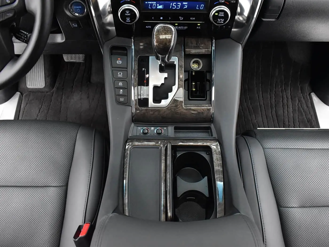 Toyota Vellfire 2022 — Photo 10/20