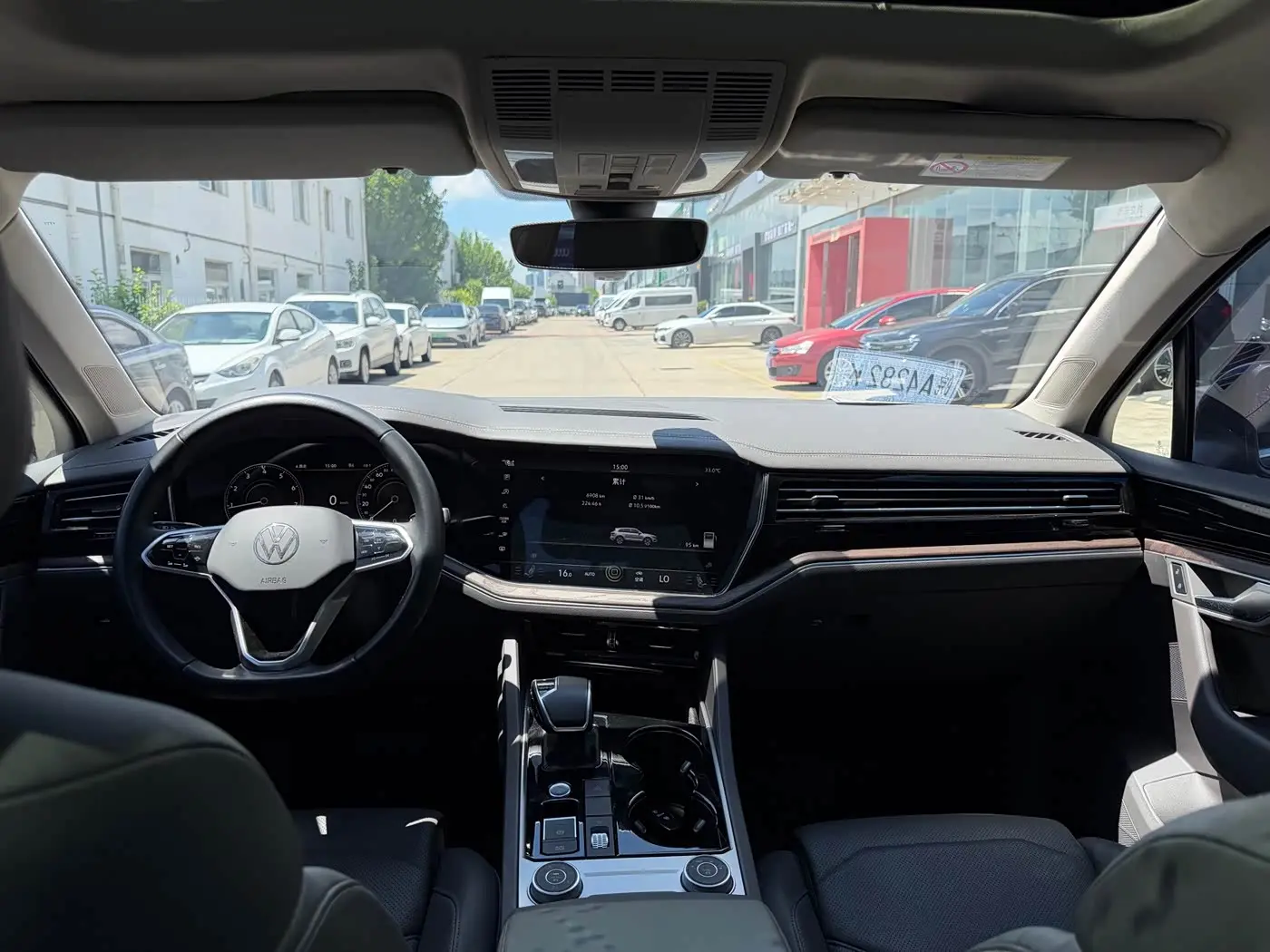 Volkswagen Touareg 2023 — Photo 6/14
