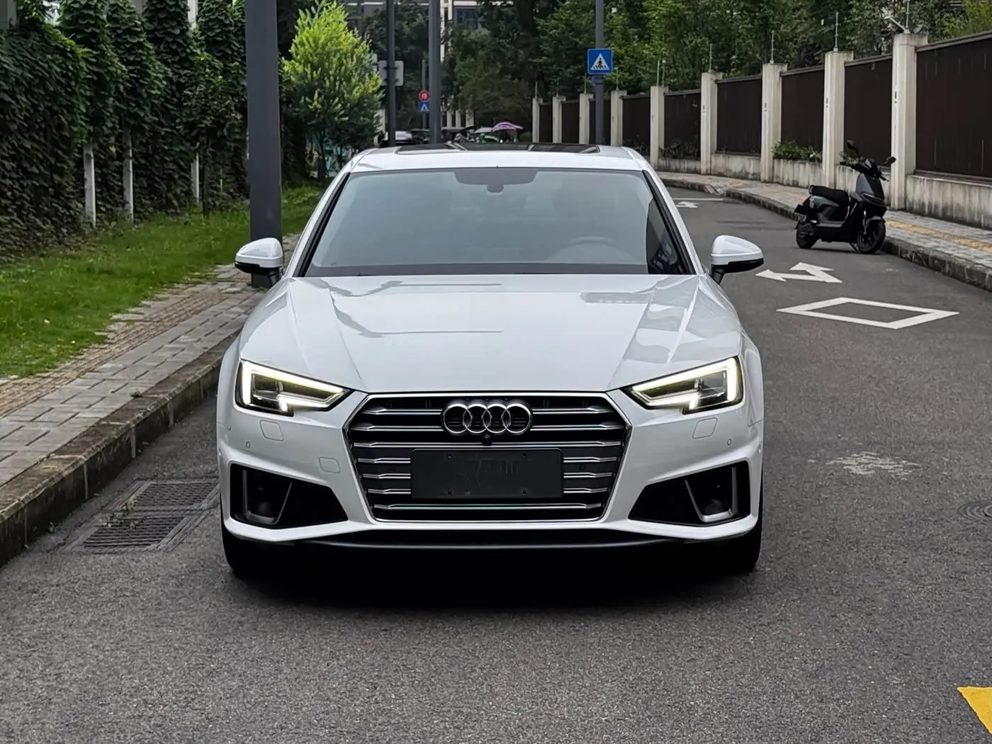 Audi A4L 2019 — Фото 2/20