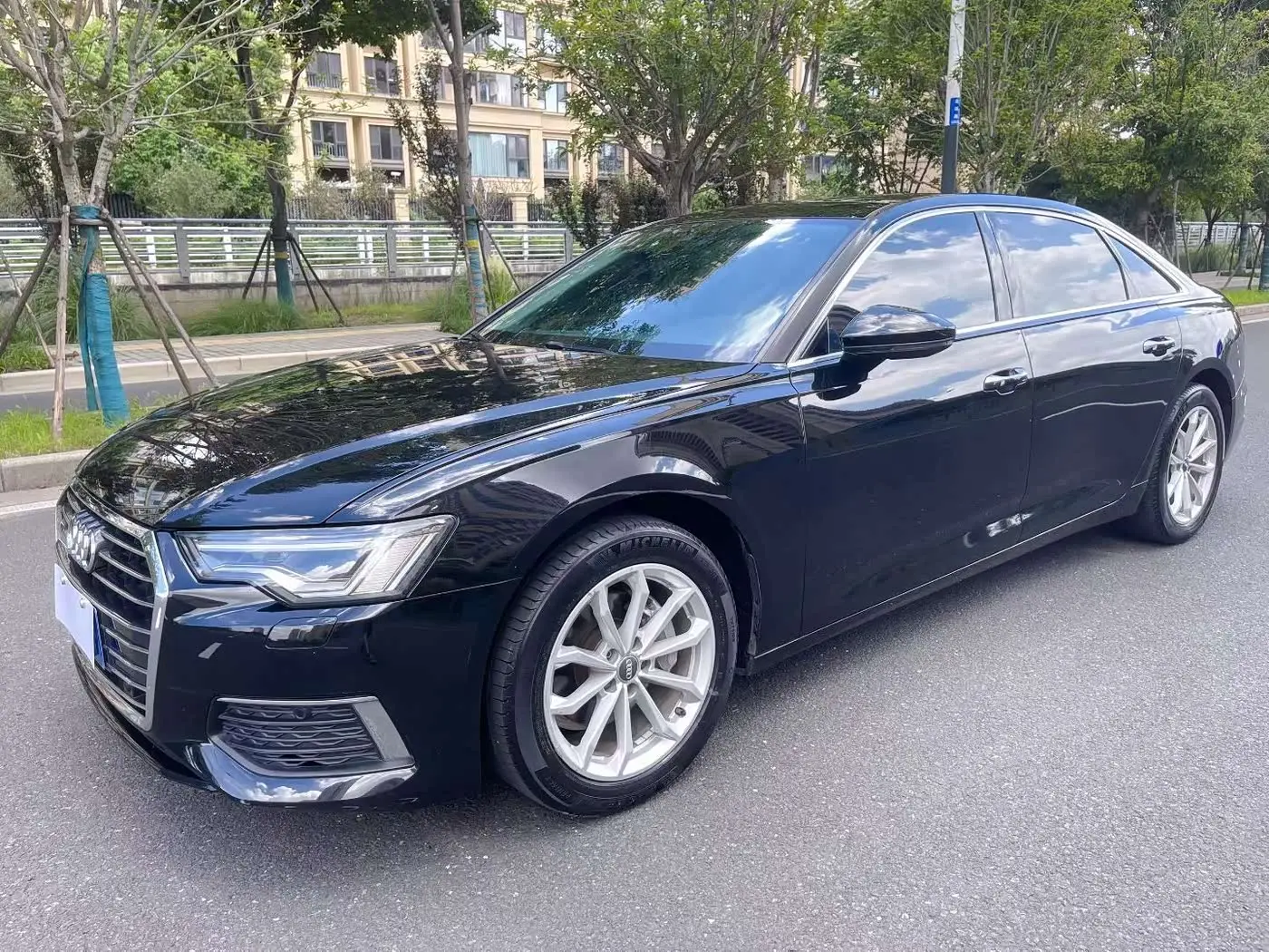 Audi A6L 2019 — Photo 1/14