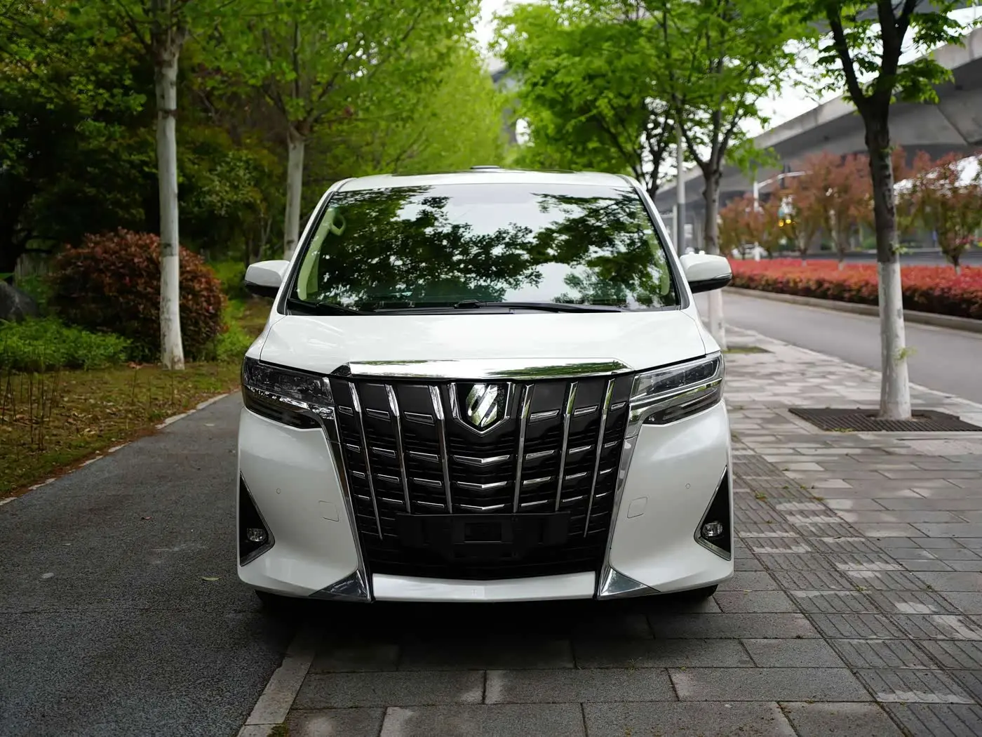 Toyota Alphard 2018 — Şəkil 2/9