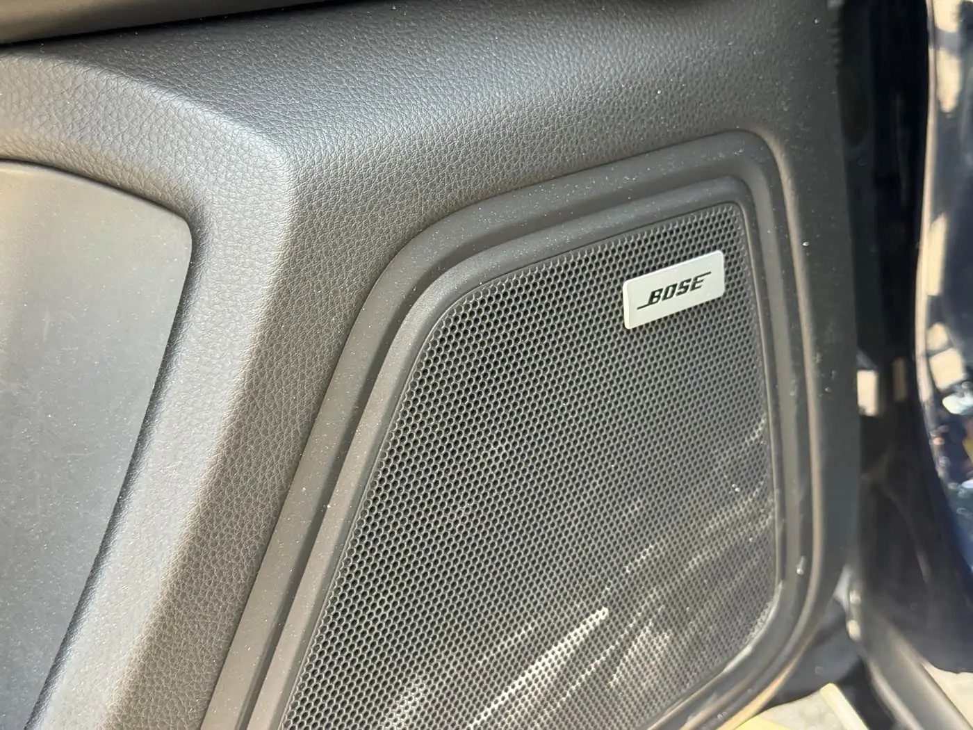Porsche Macan 2019 — Photo 17/18