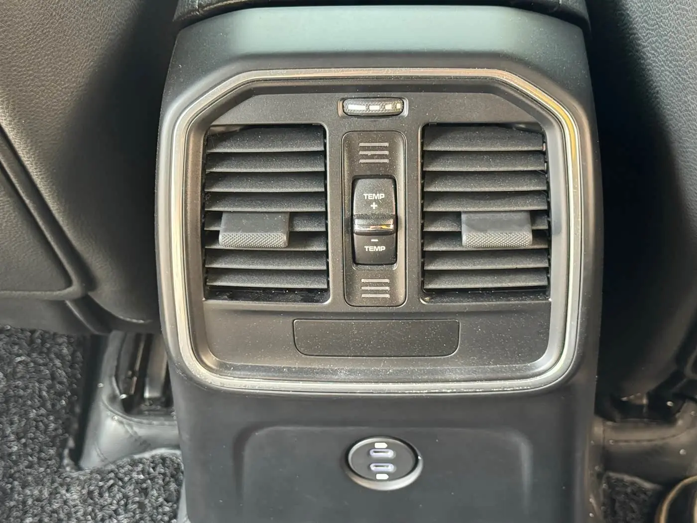 Porsche Macan 2019 — Photo 16/18