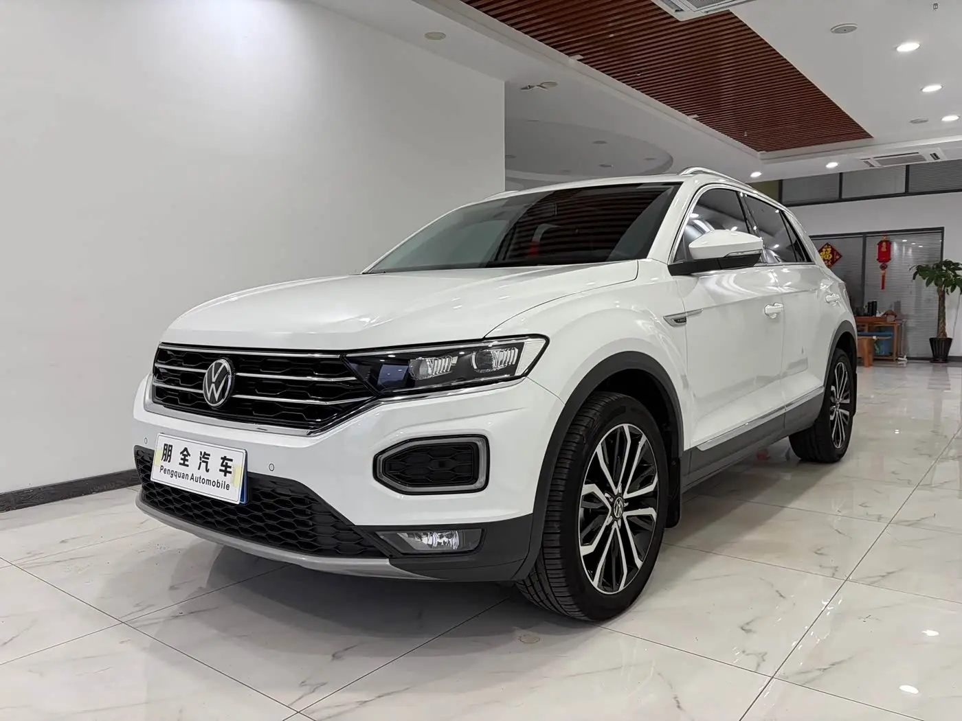 Volkswagen T-ROC 2023 — Şəkil 1/18