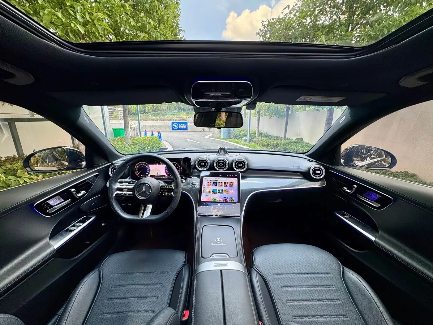Mercedes-Benz C-Class 2024 — Photo 5/20