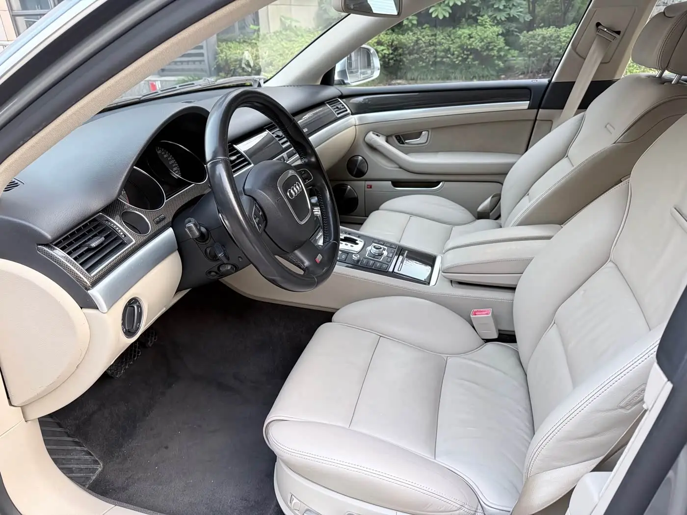 Audi S8 2009 — Photo 3/17