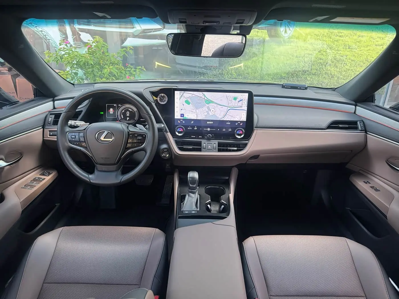 Lexus ES 2025 — Photo 12/13