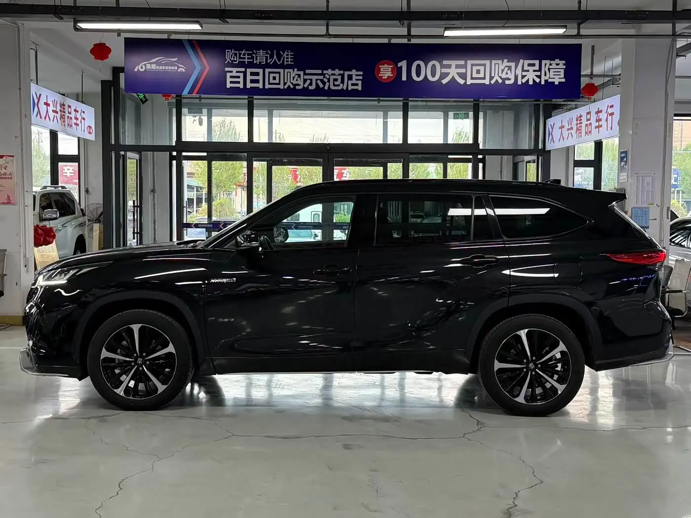 Toyota Crown Kluger 2022 — Photo 7/9