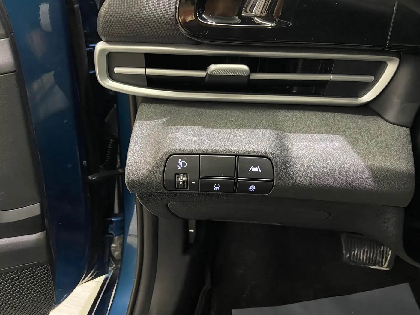 Hyundai Elantra 2023 — Photo 18/20