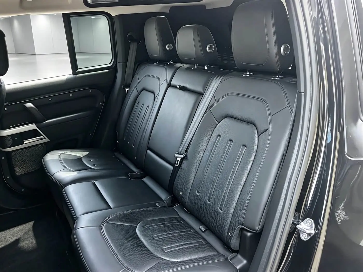 Land Rover Defender 2020 — Photo 3/6