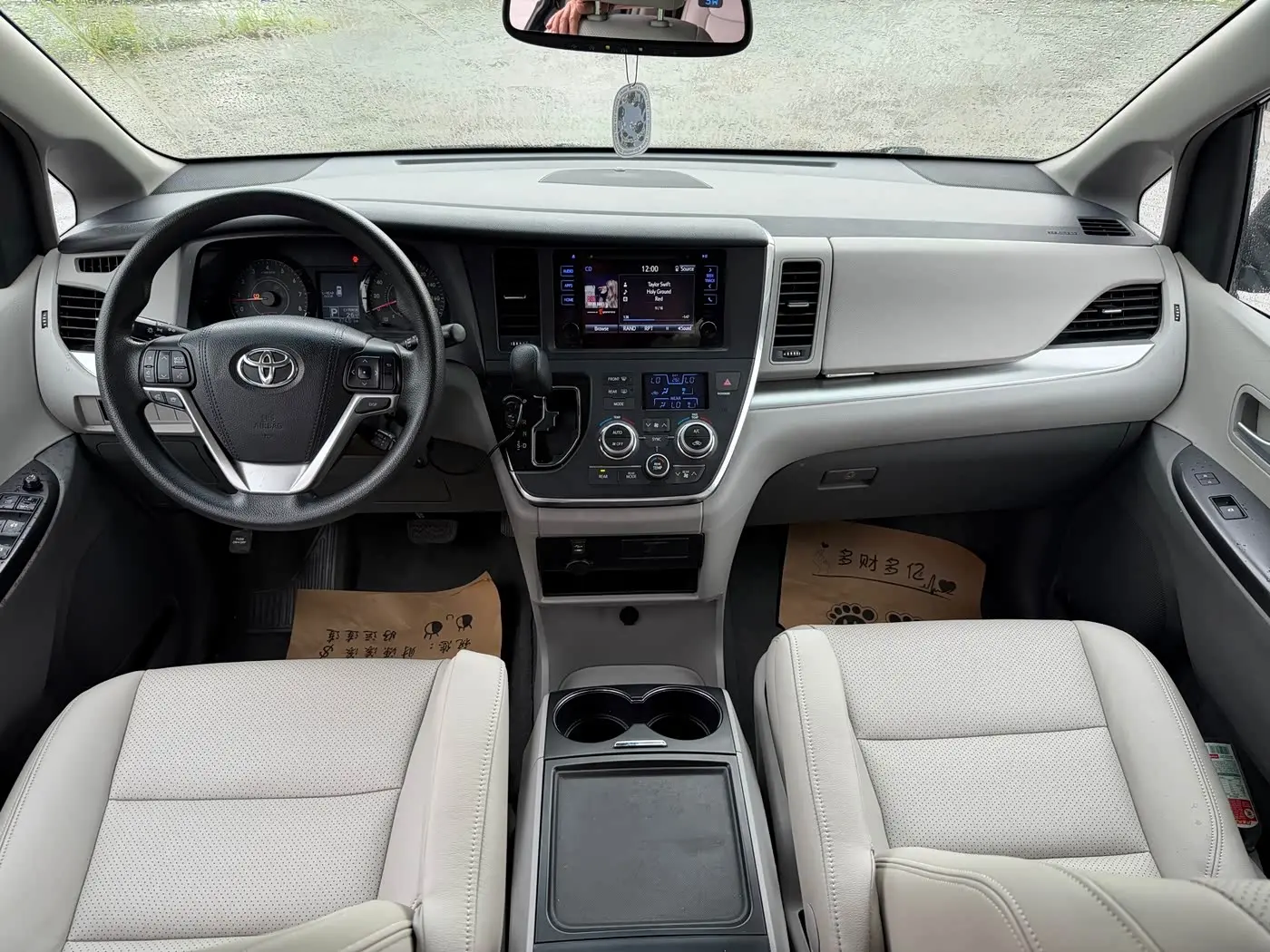 Toyota Sienna 2015 — Şəkil 12/15