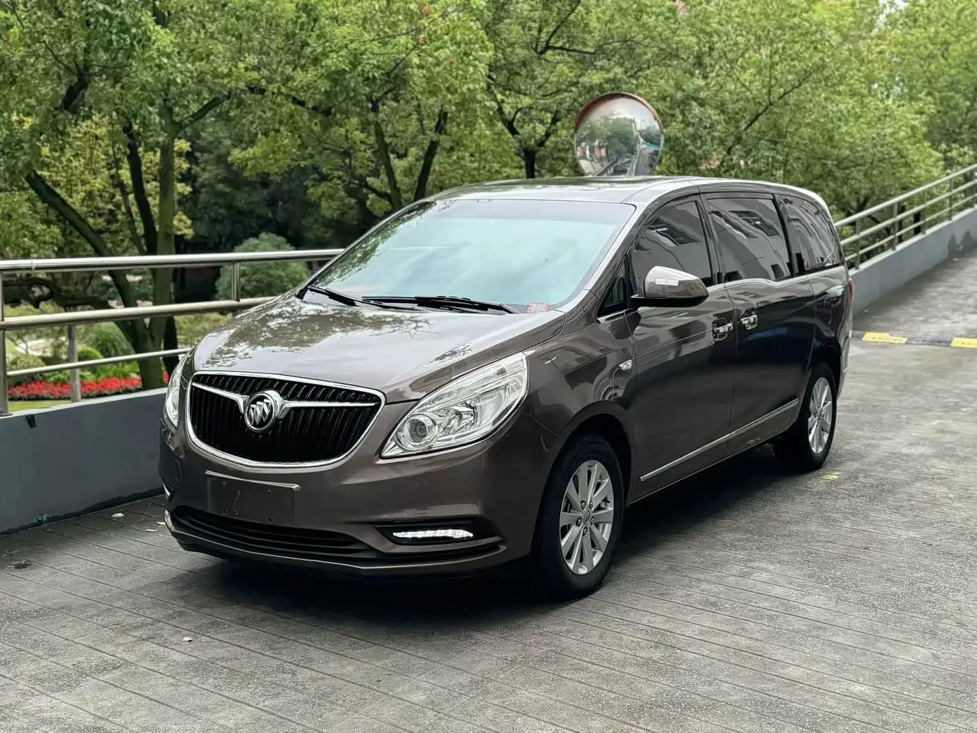 Buick GL8 2017 — Şəkil 1/20