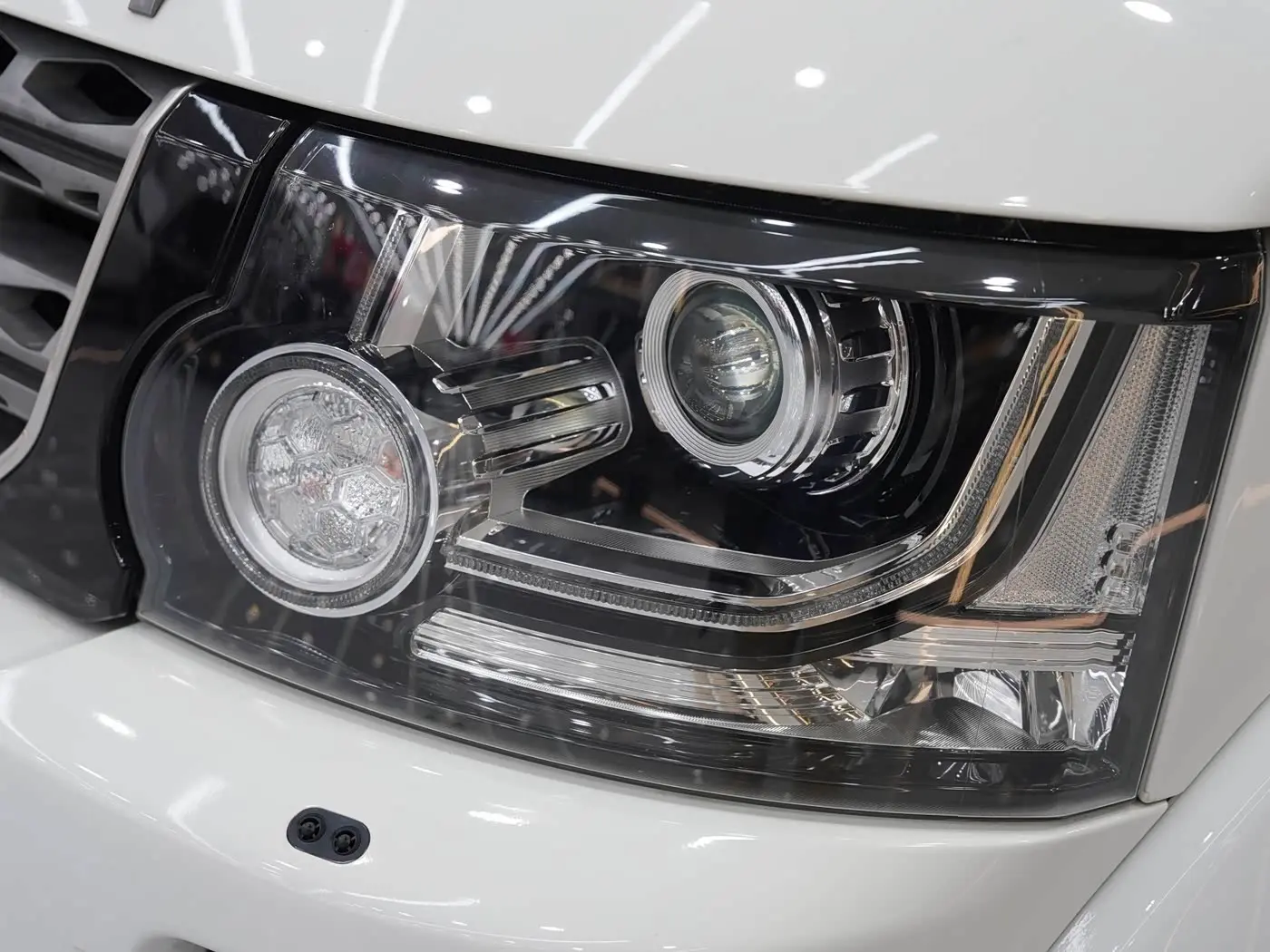 Land Rover Discovery 2016 — Photo 8/20