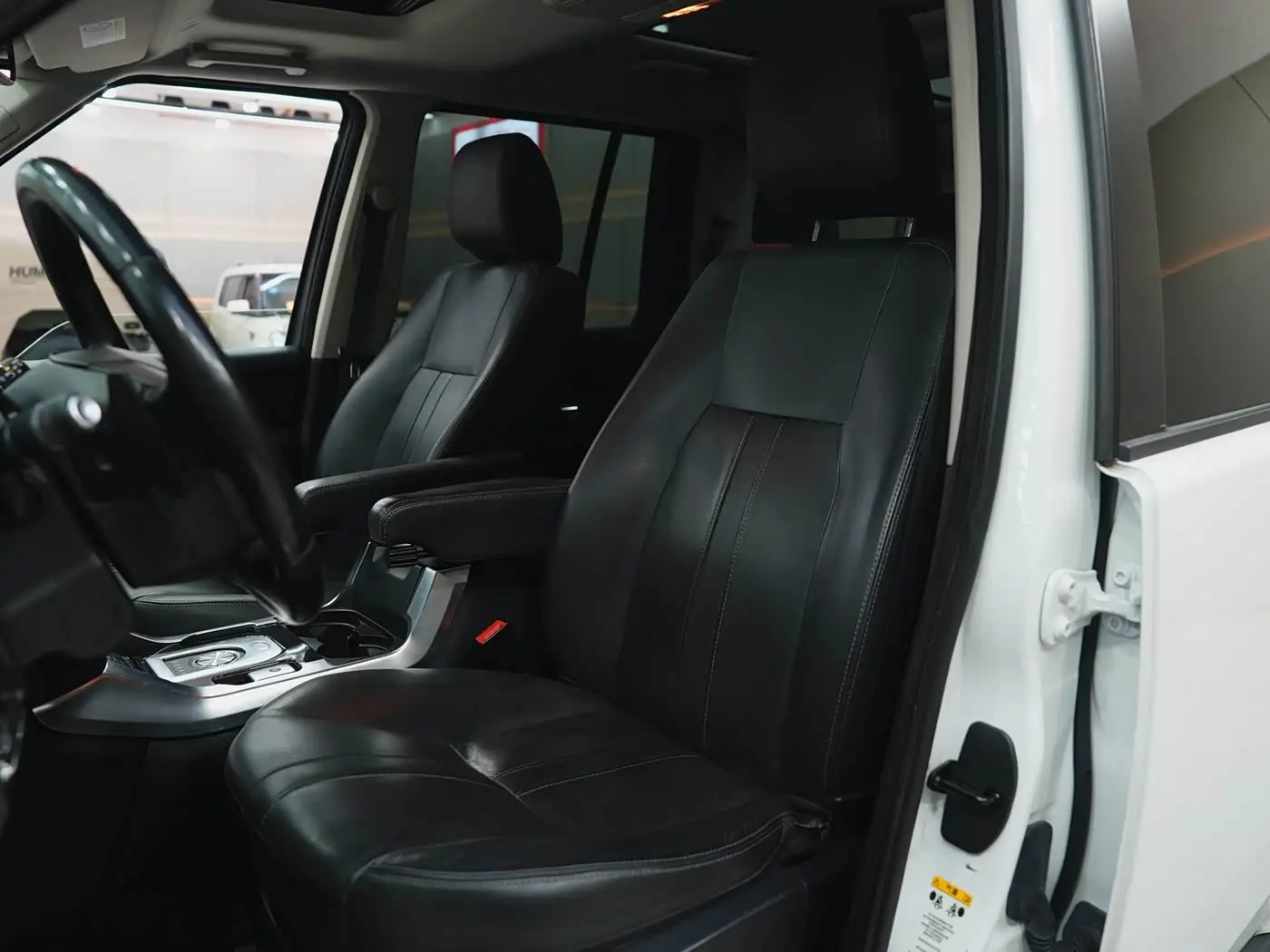 Land Rover Discovery 2016 — Photo 17/20