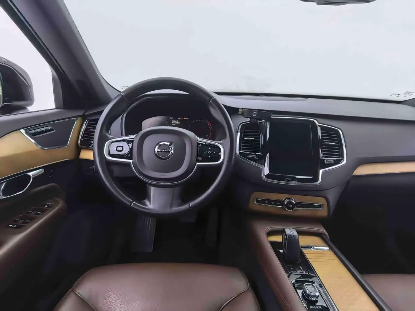 Volvo XC90 2020 — Photo 14/20
