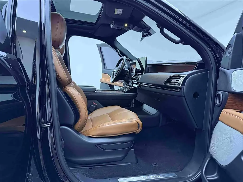 Lincoln Navigator 2020 — Photo 15/20