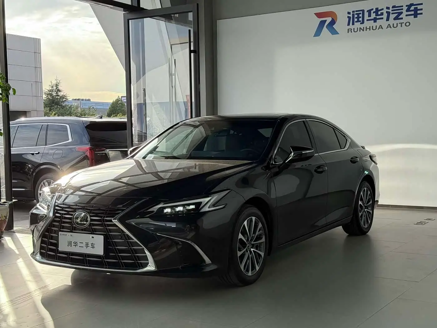 Lexus ES 2025 — Photo 1/16