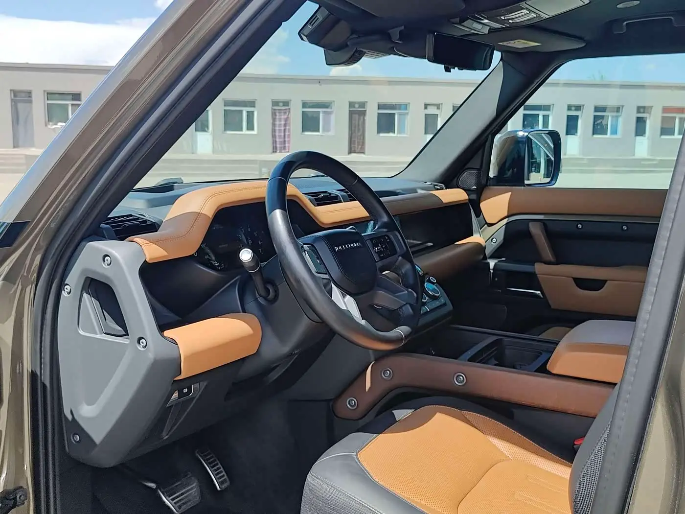 Land Rover Defender 2021 — Фото 6/11