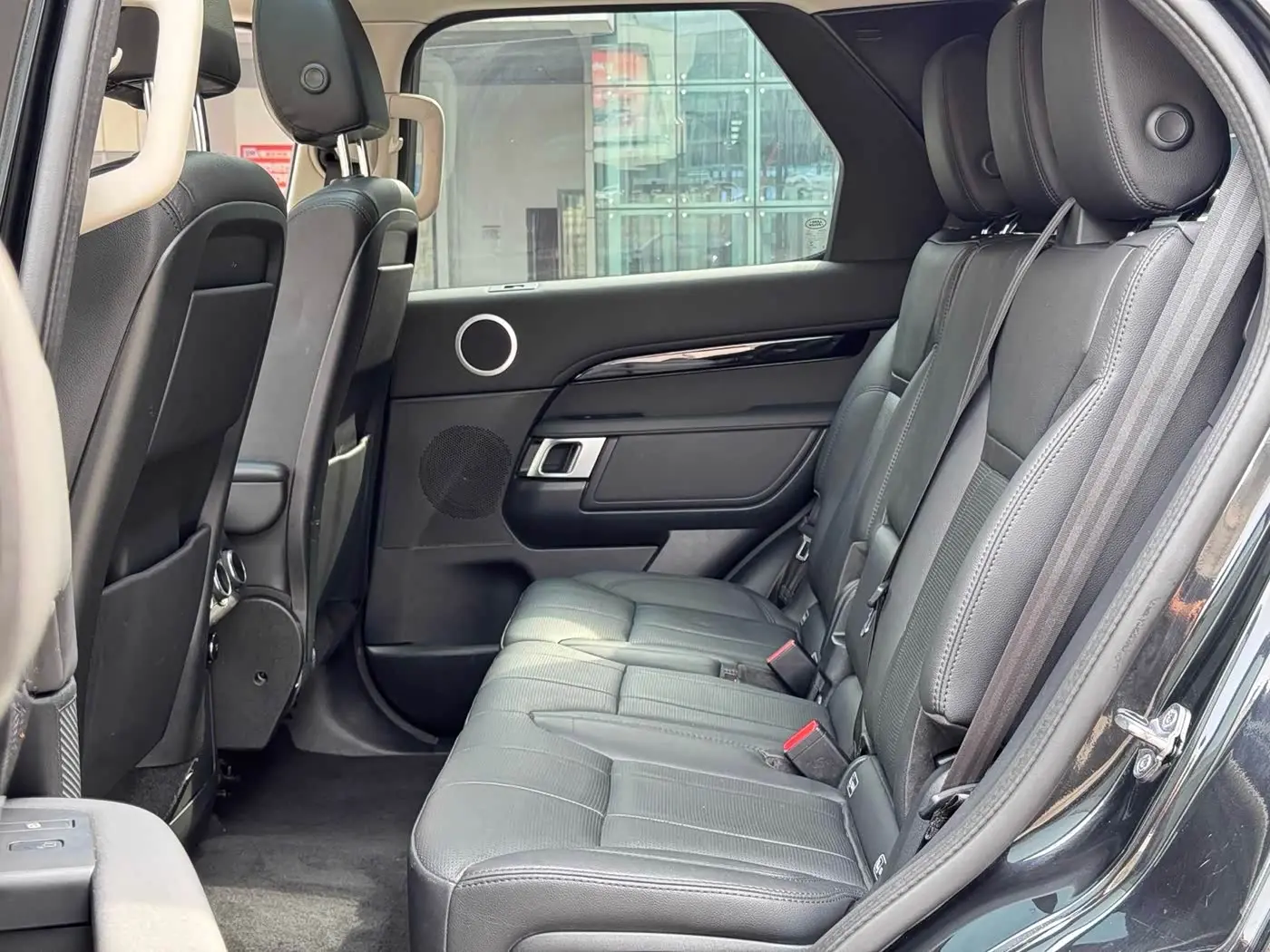 Land Rover Discovery 2019 — Photo 9/13