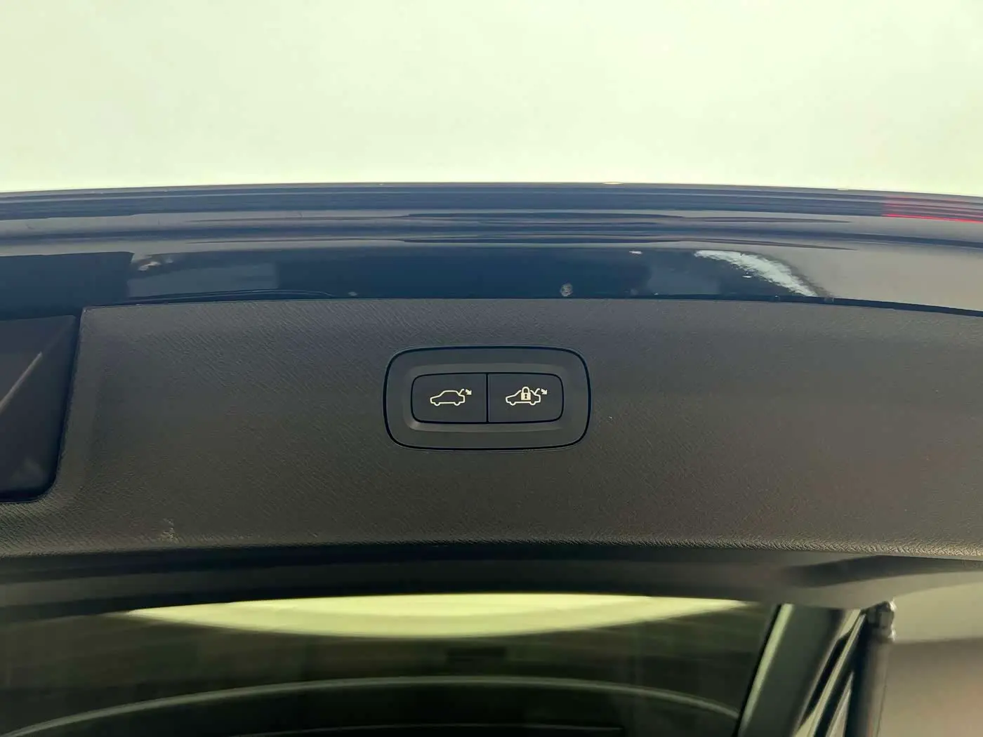 Volvo XC90 Plug-in Hybrid 2025 — Photo 20/20