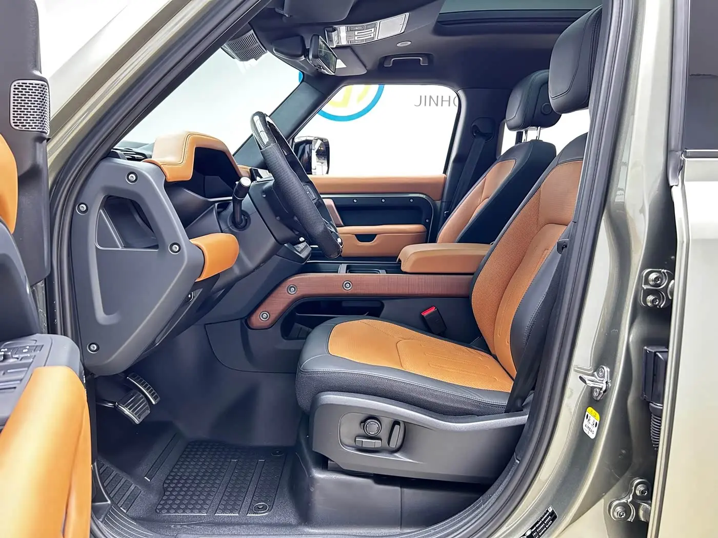 Land Rover Defender 2022 — Photo 8/20