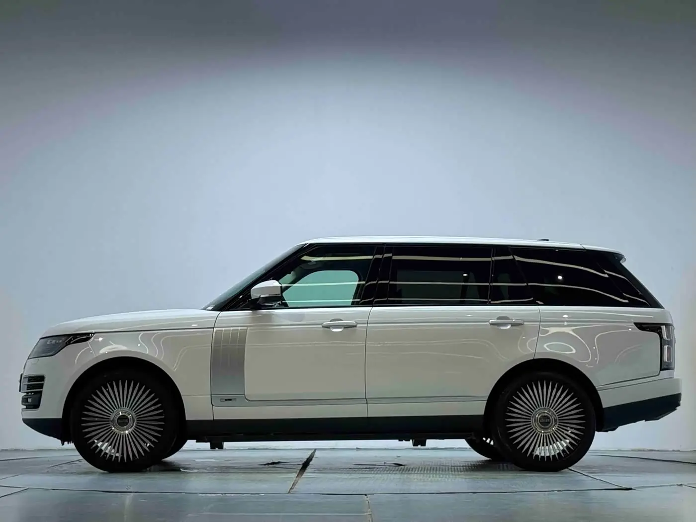 Land Rover Range Rover 2018 — Фото 17/20