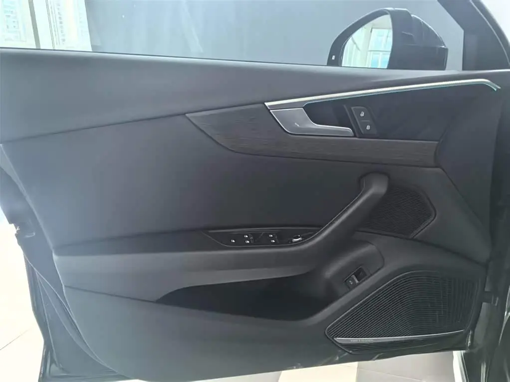 Audi A4 2023 — Photo 6/17