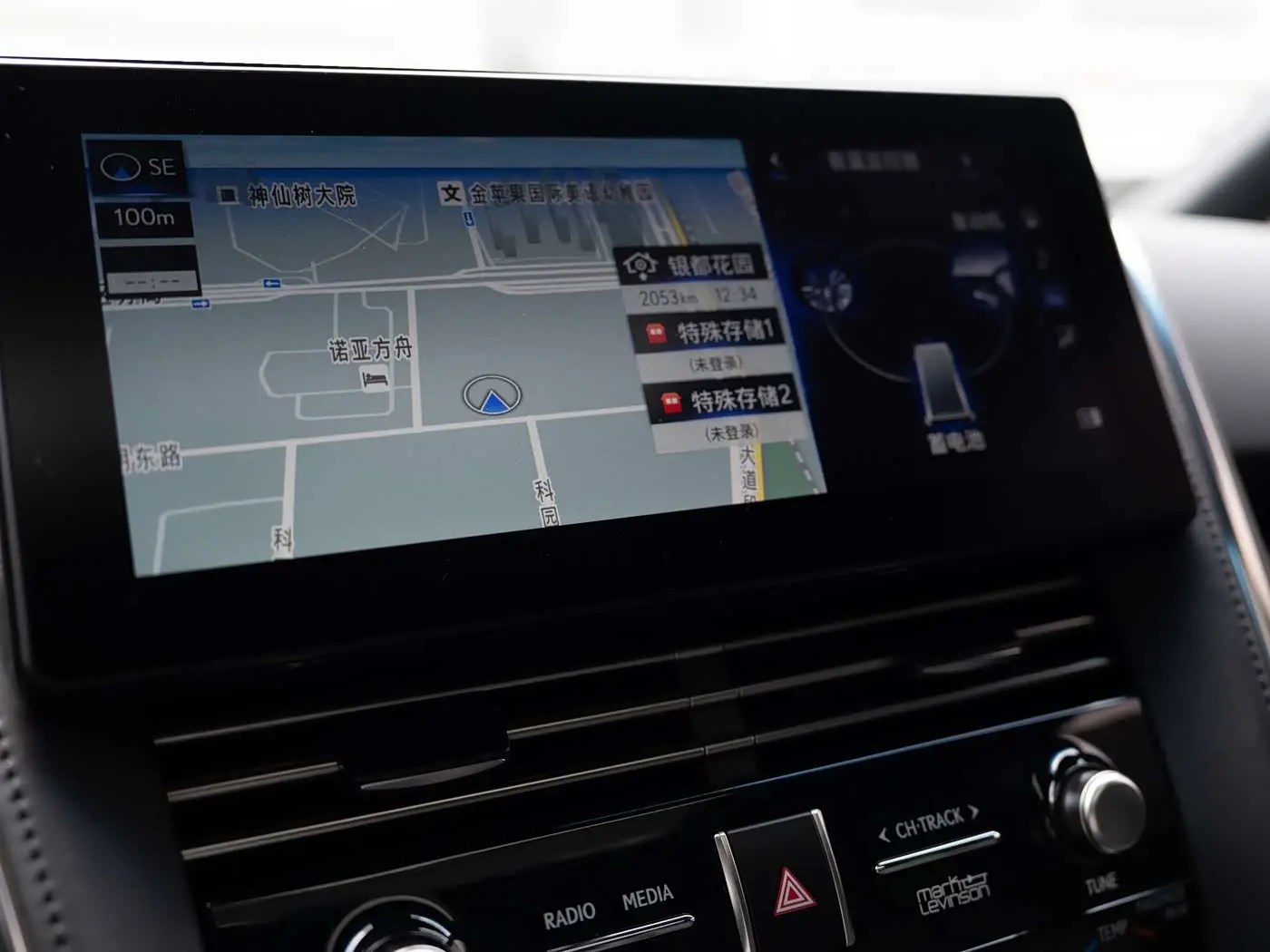 Lexus LM 2022 — Photo 13/18