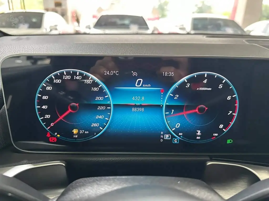 Mercedes-Benz GLB 2020 — Photo 15/20