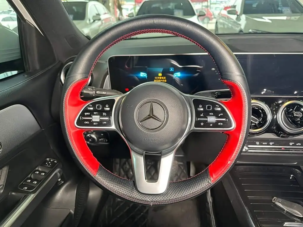 Mercedes-Benz GLB 2020 — Photo 18/20