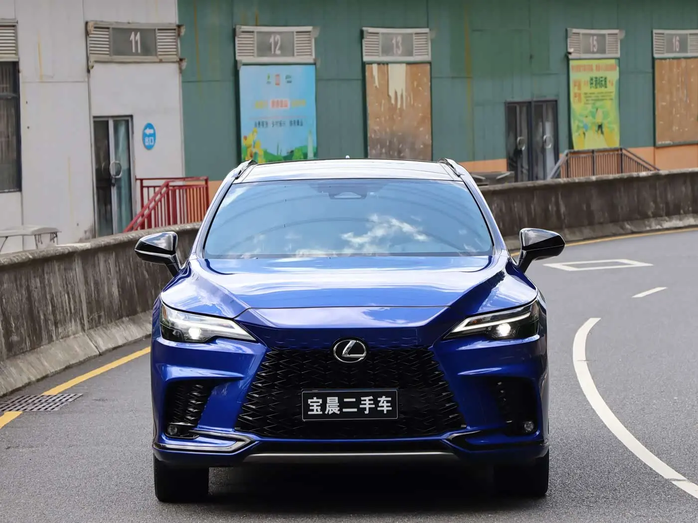 Lexus RX 2023 — Photo 2/20