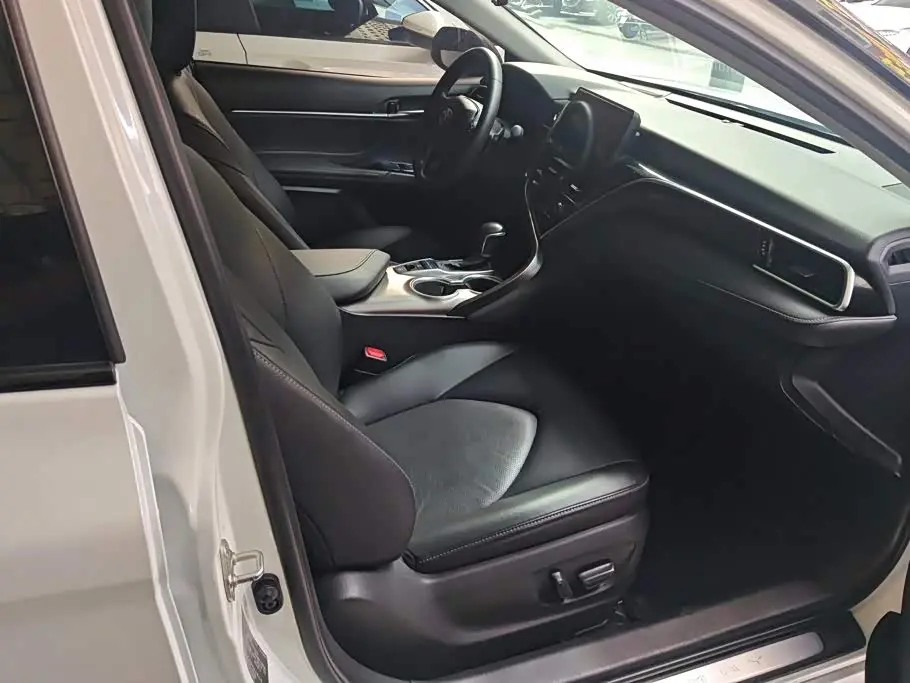 Toyota Camry 2023 — Şəkil 8/16
