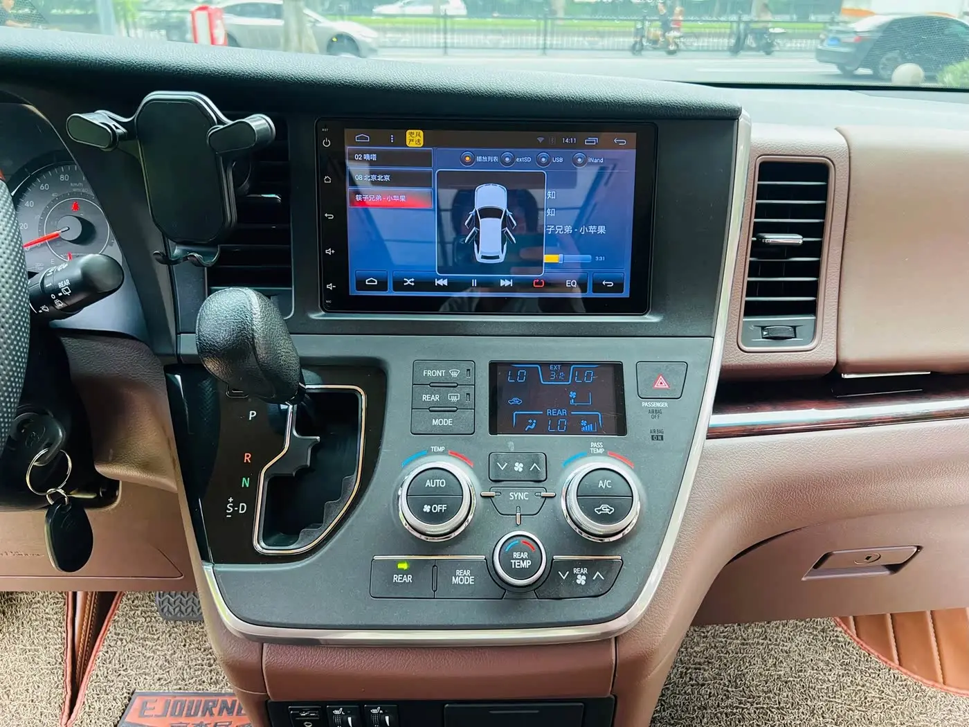 Toyota Sienna 2018 — Фото 20/20