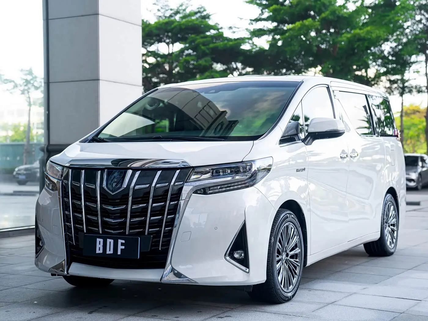 Toyota Alphard 2021 — Photo 1/18