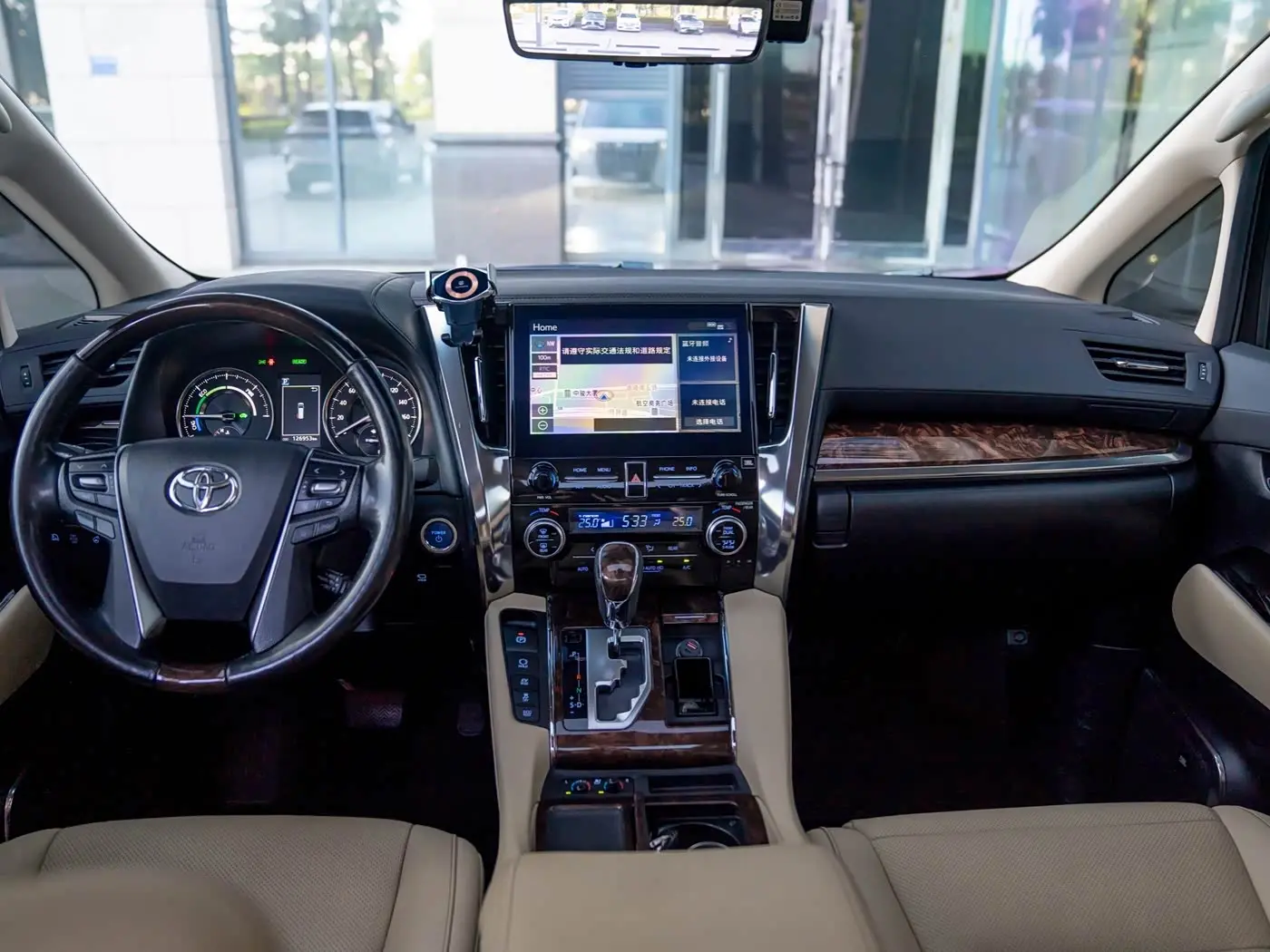 Toyota Alphard 2021 — Photo 14/18