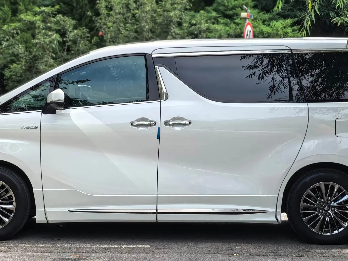Toyota Vellfire 2021 — Photo 4/20